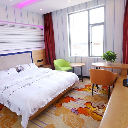 Kunming Mengda Holiday Hotel Bagian luar foto